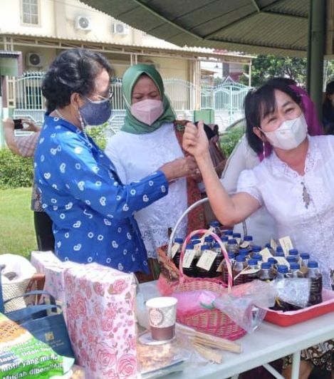 Yg sibuk nyiapin give away--